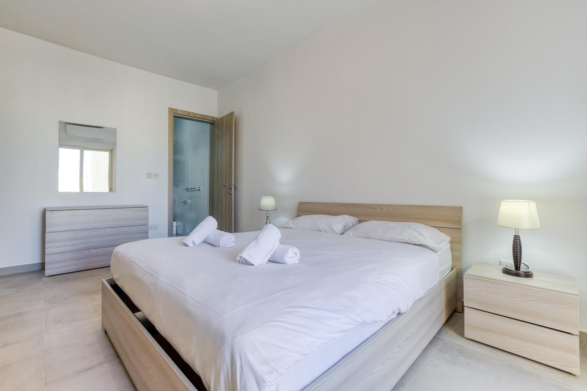 Seafront Sliema Apartment With Balcony & Sea Views By Jl المظهر الخارجي الصورة