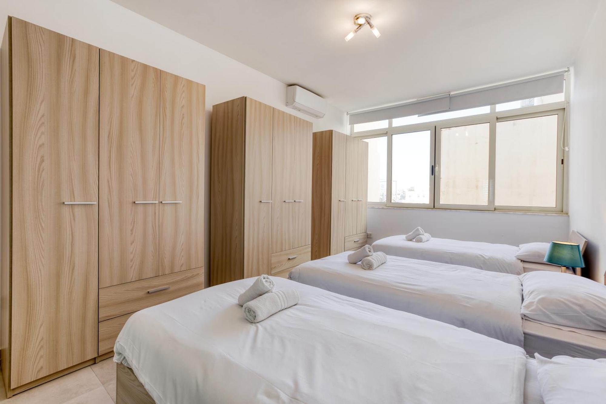 Seafront Sliema Apartment With Balcony & Sea Views By Jl المظهر الخارجي الصورة