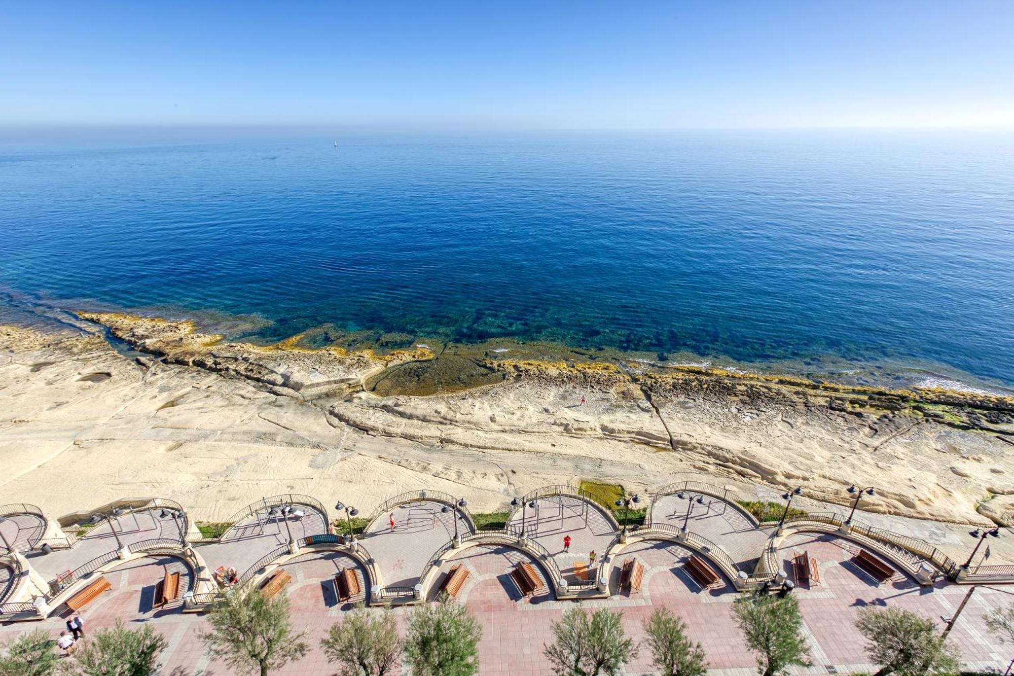 Seafront Sliema Apartment With Balcony & Sea Views By Jl المظهر الخارجي الصورة