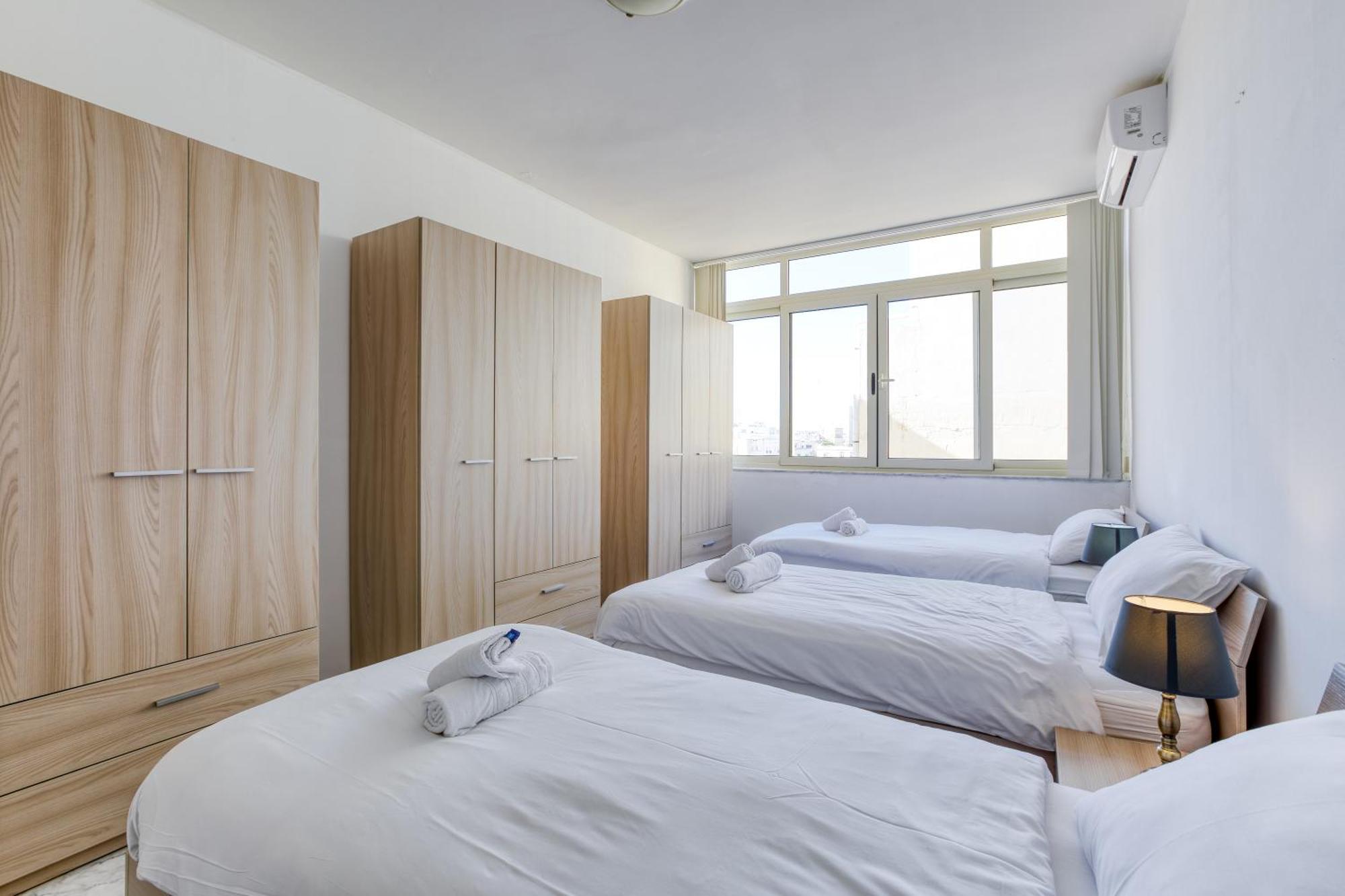 Seafront Sliema Apartment With Balcony & Sea Views By Jl المظهر الخارجي الصورة