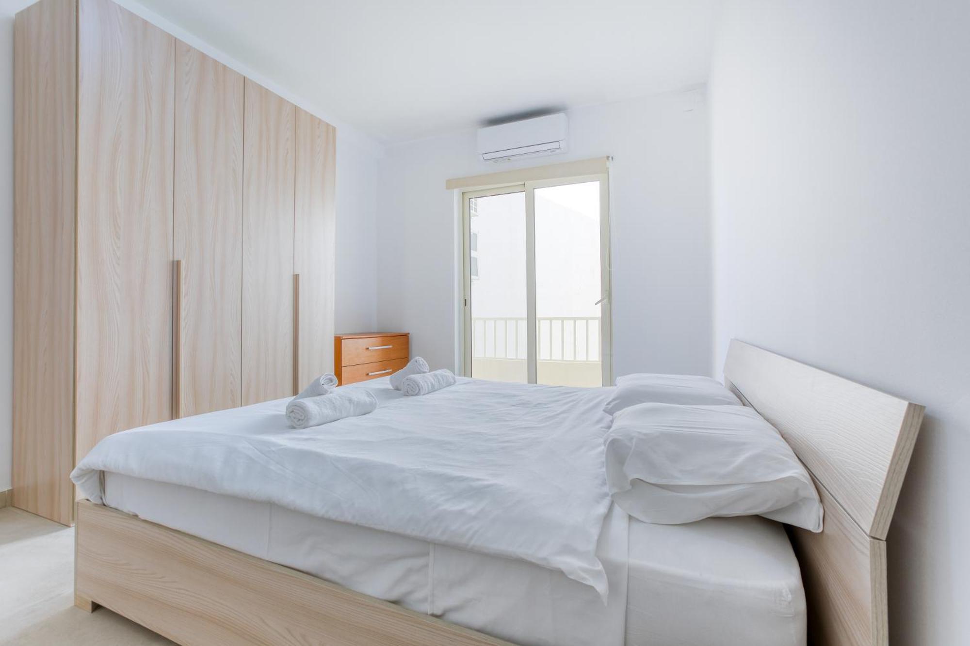 Seafront Sliema Apartment With Balcony & Sea Views By Jl المظهر الخارجي الصورة