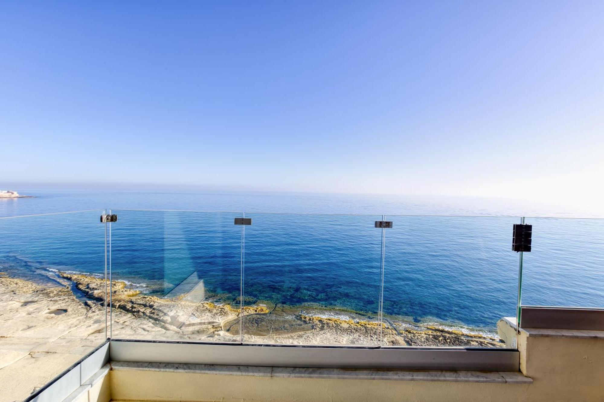 Seafront Sliema Apartment With Balcony & Sea Views By Jl المظهر الخارجي الصورة