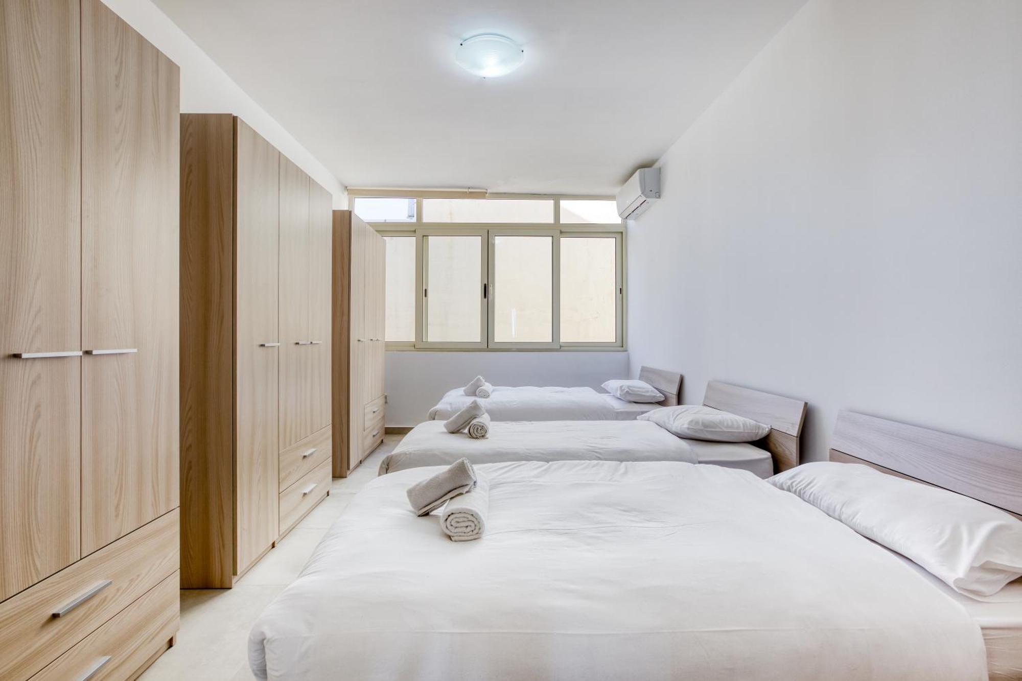 Seafront Sliema Apartment With Balcony & Sea Views By Jl المظهر الخارجي الصورة